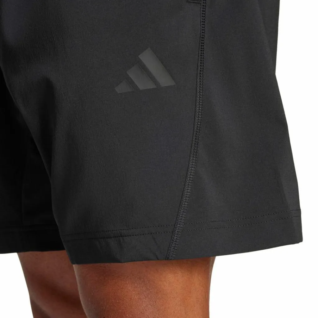 adidas Streetwear< black