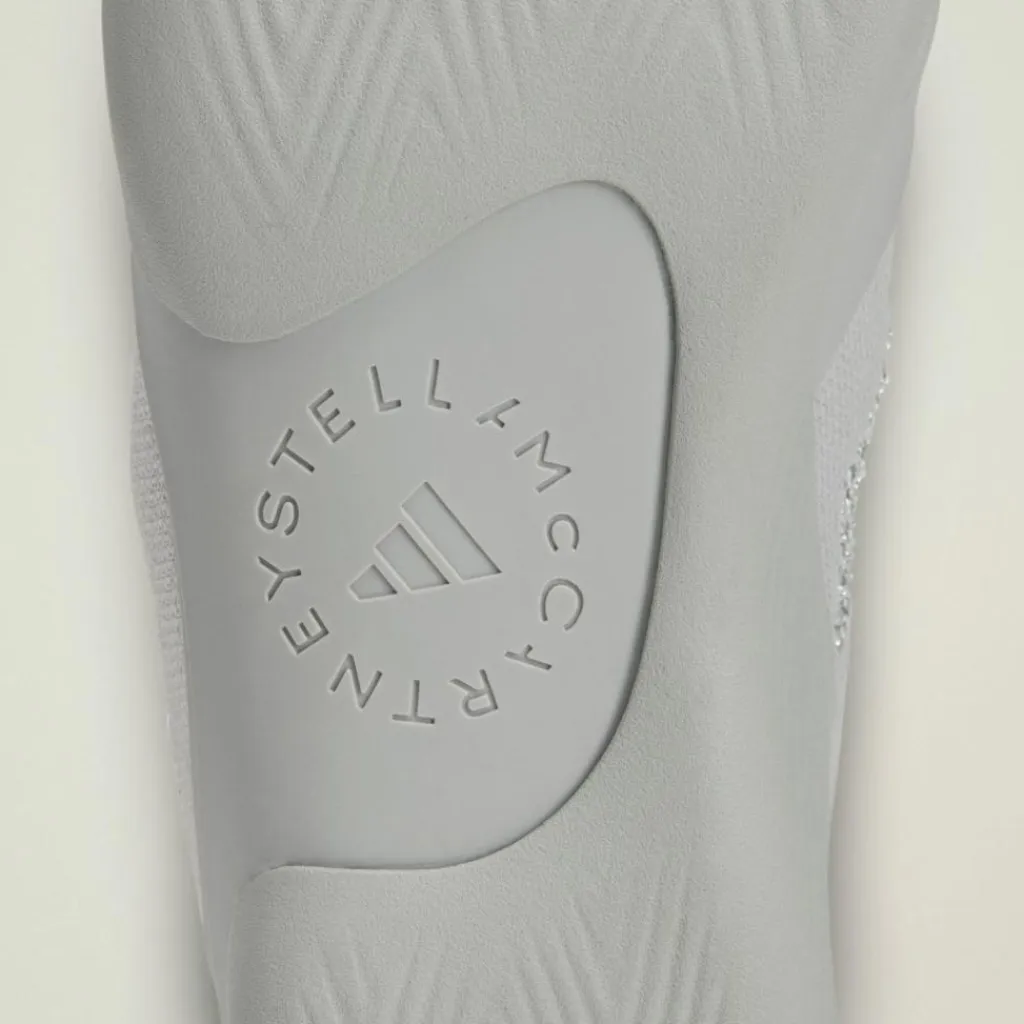 adidas Fitnessschuhe|Fitnessschuhe<· by Stella McCartney Taekwondo Onix / Silver Metallic / Onix