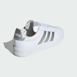 adidas Sneaker<· GRAND COURT 3.0 KINDER UND TEENS SCHUH Cloud White / Silver Metallic / Silver Metallic