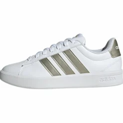adidas Sneaker<· GRAND COURT3.0 SCHUH Cloud White / Cyber Metallic / Cloud White