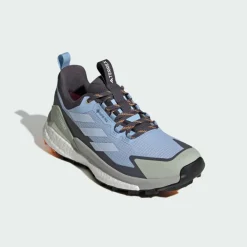 adidas Wanderschuhe<· Terrex Free Hiker 2.0 Low Gore-Tex Glow Blue / Crystal Sky / Aurora Onix