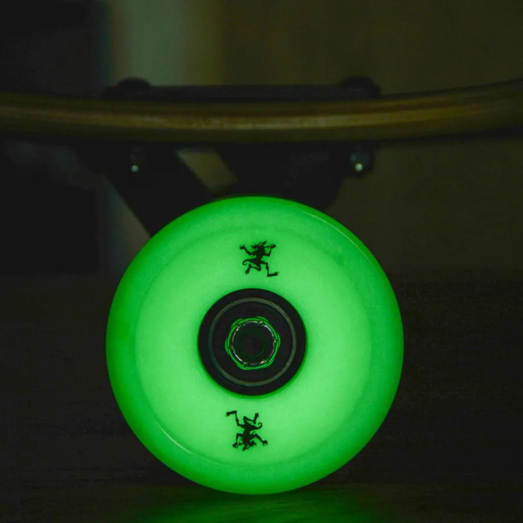Best · Nebula - UV Wheels Skateboarding
