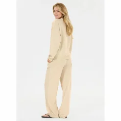 Athlecia Pullover & Sweats<· Crecy 1106 Oatmeal