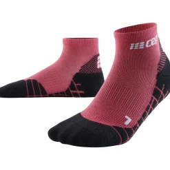 CEP Socken<· LIGHT MERINO HIKING COMPRESSION SOCKS berry