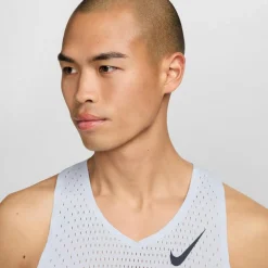 Nike Tops & Tanks<· Aeroswift football grey-dark obsidian
