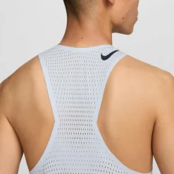 Nike Tops & Tanks<· Aeroswift football grey-dark obsidian