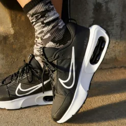 Nike Streetwear|Sneaker<· Air Max Intrik black-white-anthracite-bright crimson