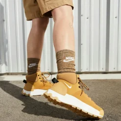 Nike Winterschuhe|Boots & Stiefel<· Classic City wheat-sail-black-gum light brown
