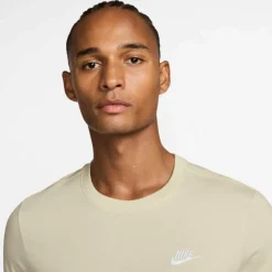 Nike Shirts<· Club lt khaki