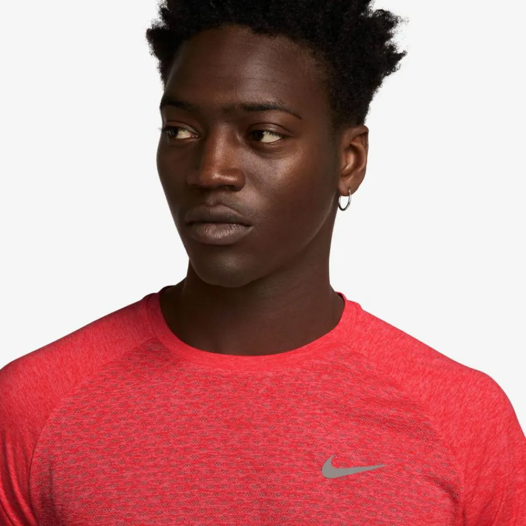 Nike Training|Shirts<· DFADV STRIDE lt crimson-reflective silv