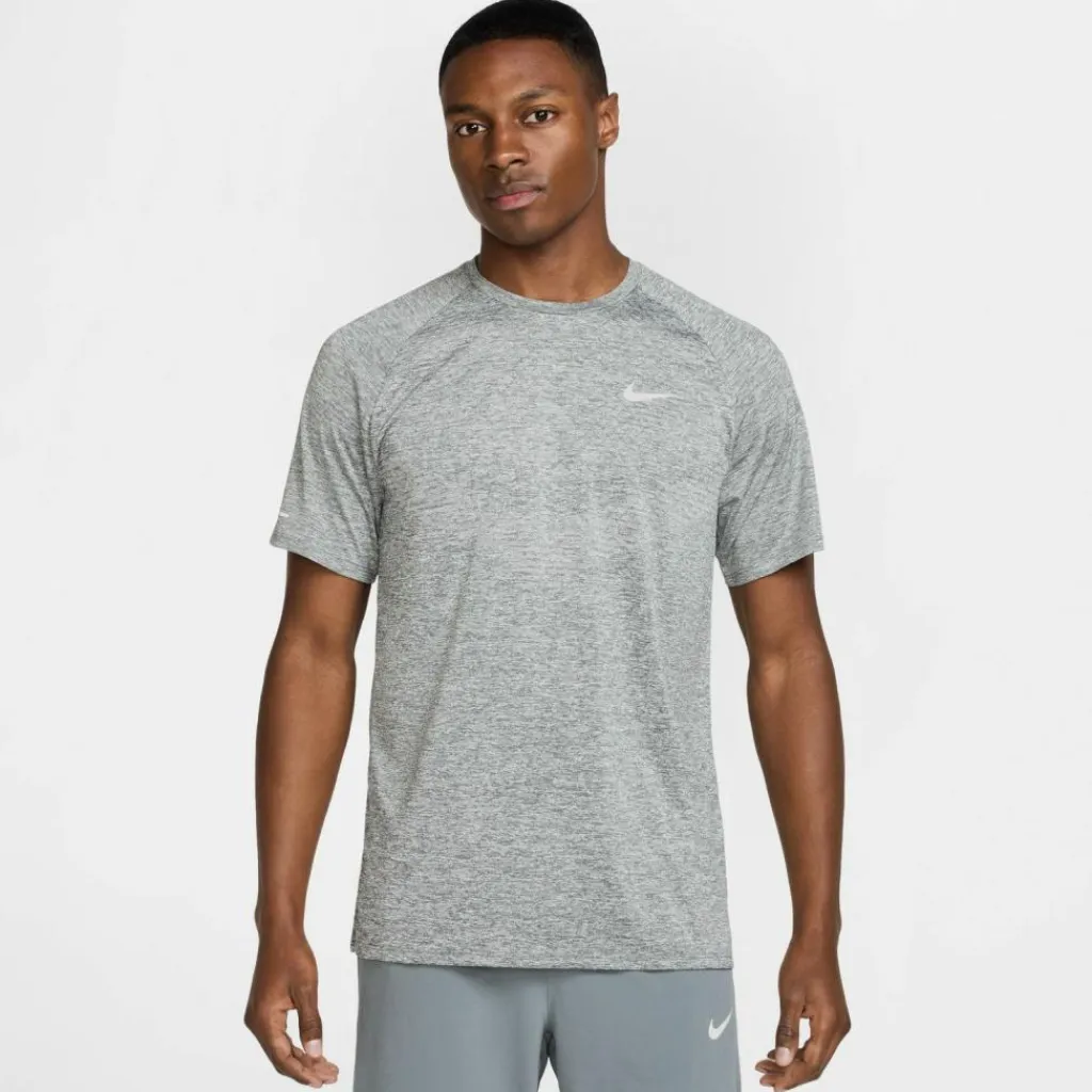 Nike Training|Laufen<· DFADV STRIDE smoke grey-htr-reflective silv