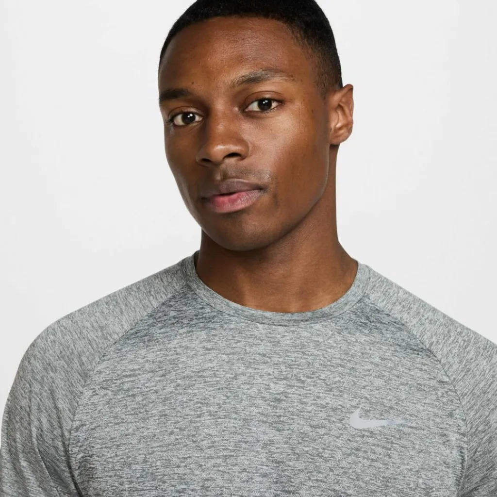 Nike Training|Laufen<· DFADV STRIDE smoke grey-htr-reflective silv