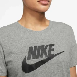 Nike Shirts<· Essential Icon Futura dark grey heather