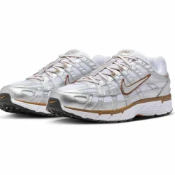 Nike Streetwear|Sneaker<· P-6000 white-metallic silver-lt british tan