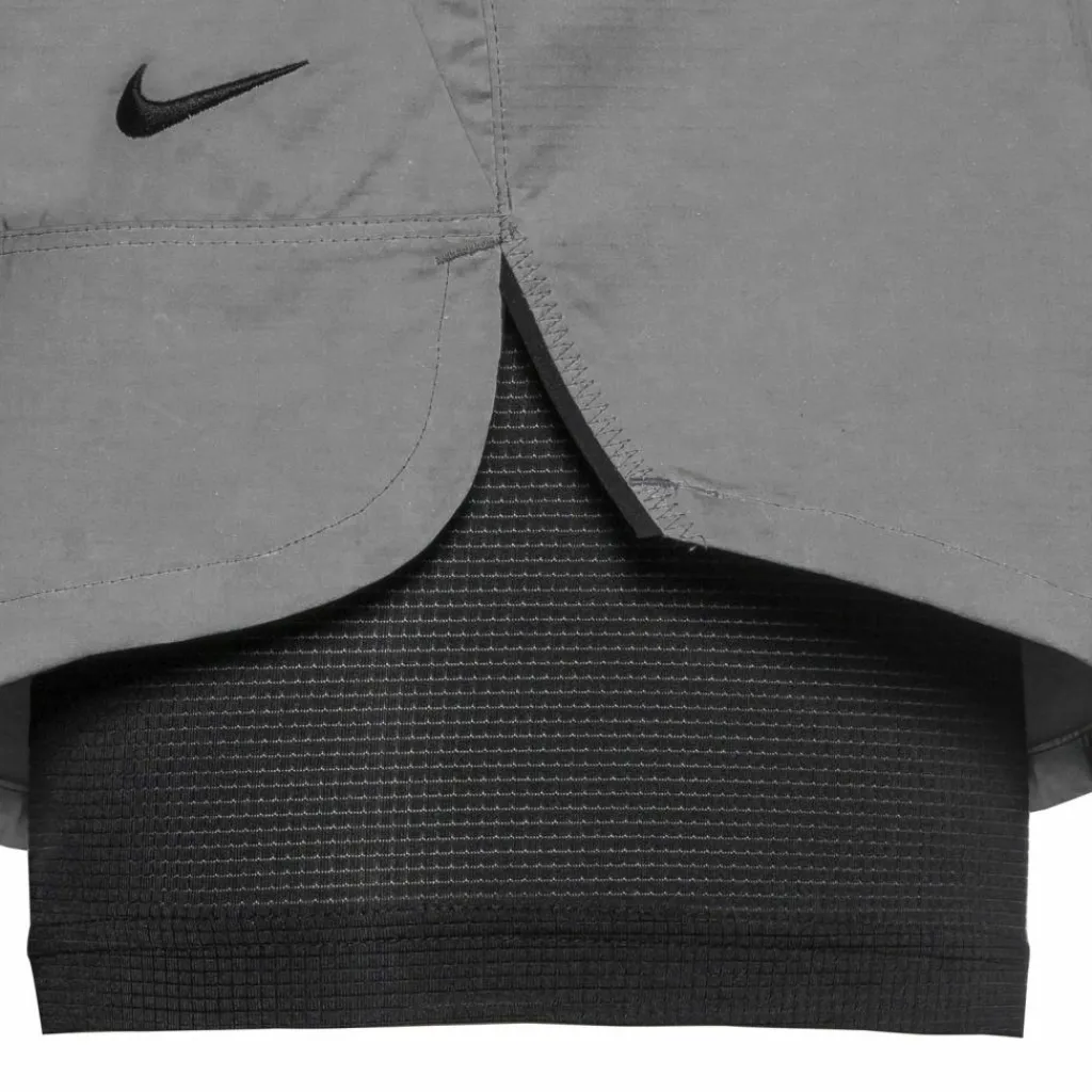 Nike Hosen<· REFLECT black-reflective silv