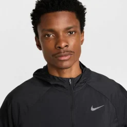 Nike Jacken<· Stride black-black-reflective silv