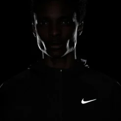 Nike Jacken<· Stride black-black-reflective silv