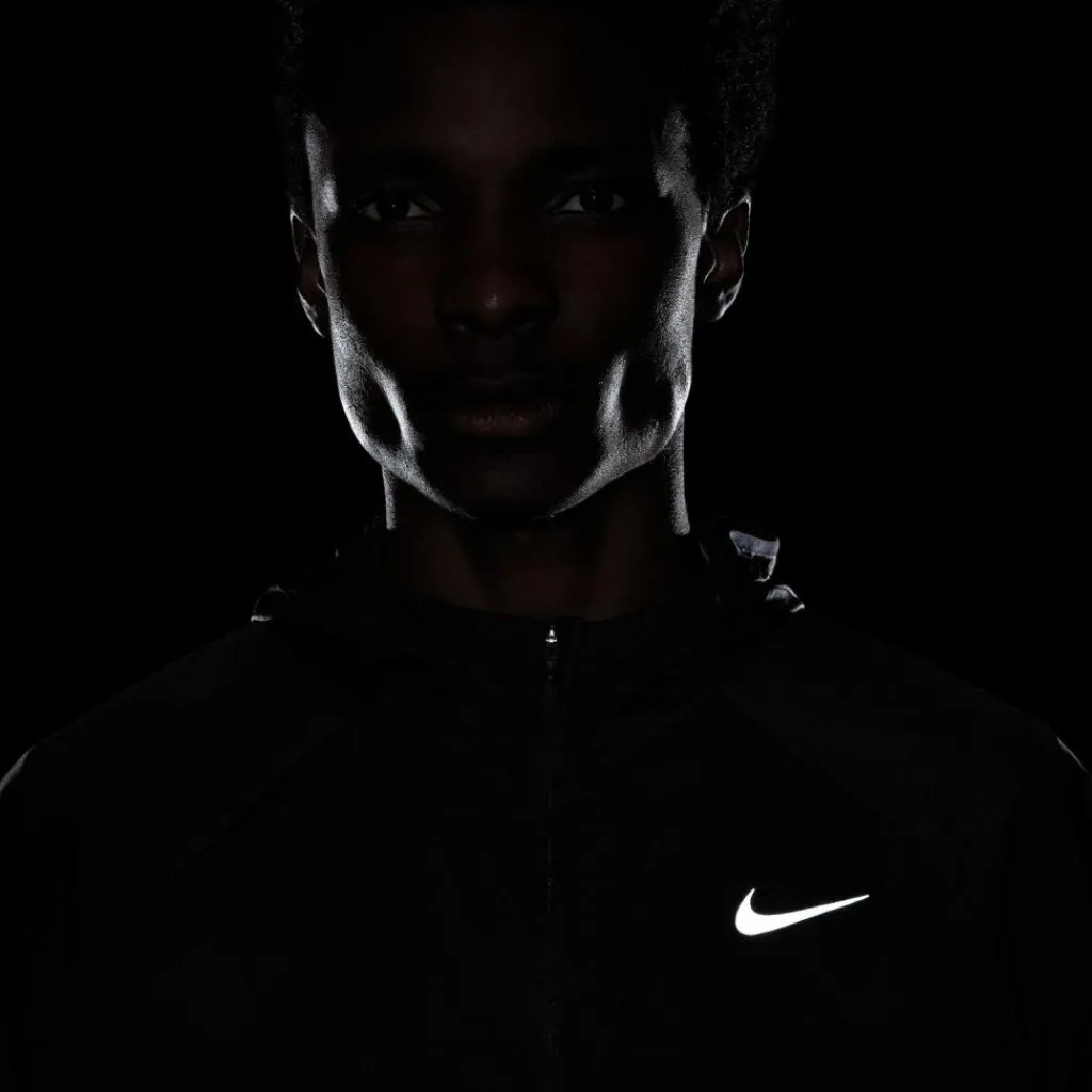 Nike Jacken<· Stride black-black-reflective silv