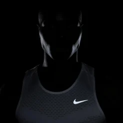 Nike Tops & Tanks<· Stride white-reflective silv