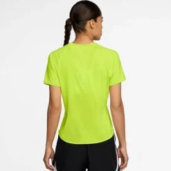 Nike Shirts<· SWIFT cyber-reflective silv