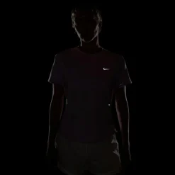 Nike Training|Shirts<· SWIFT violet mist-reflective silv