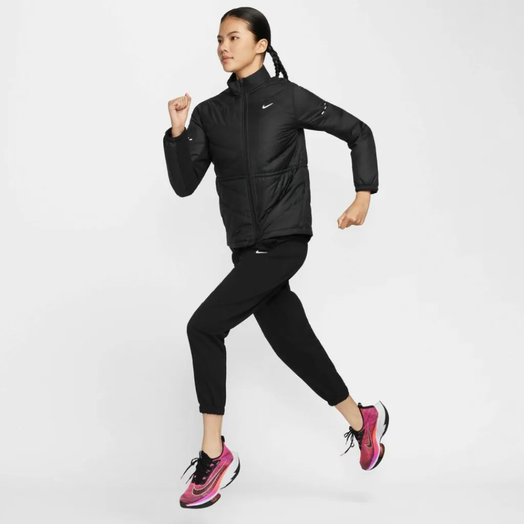 Nike Jacken<· SWIFT black-reflective silv