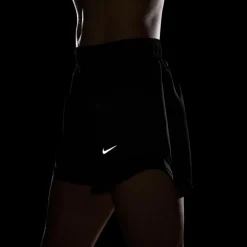 Nike Hosen<· Tempo black-black-black-reflective silv