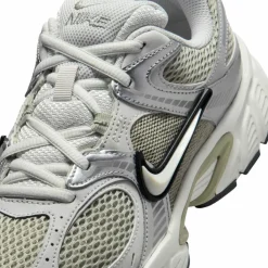 Nike Streetwear|Sneaker<· V5 RNR spruce fog-summit white-metallic si