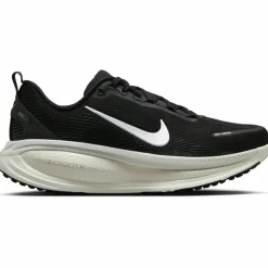 Nike Laufschuhe<· Vomero 18 black-summit white-coconut milk