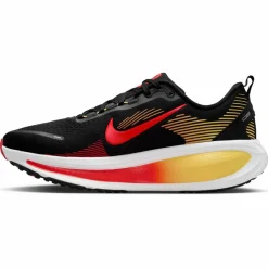 Nike Laufschuhe<· Vomero 18 black-bright crimson-lt crimson