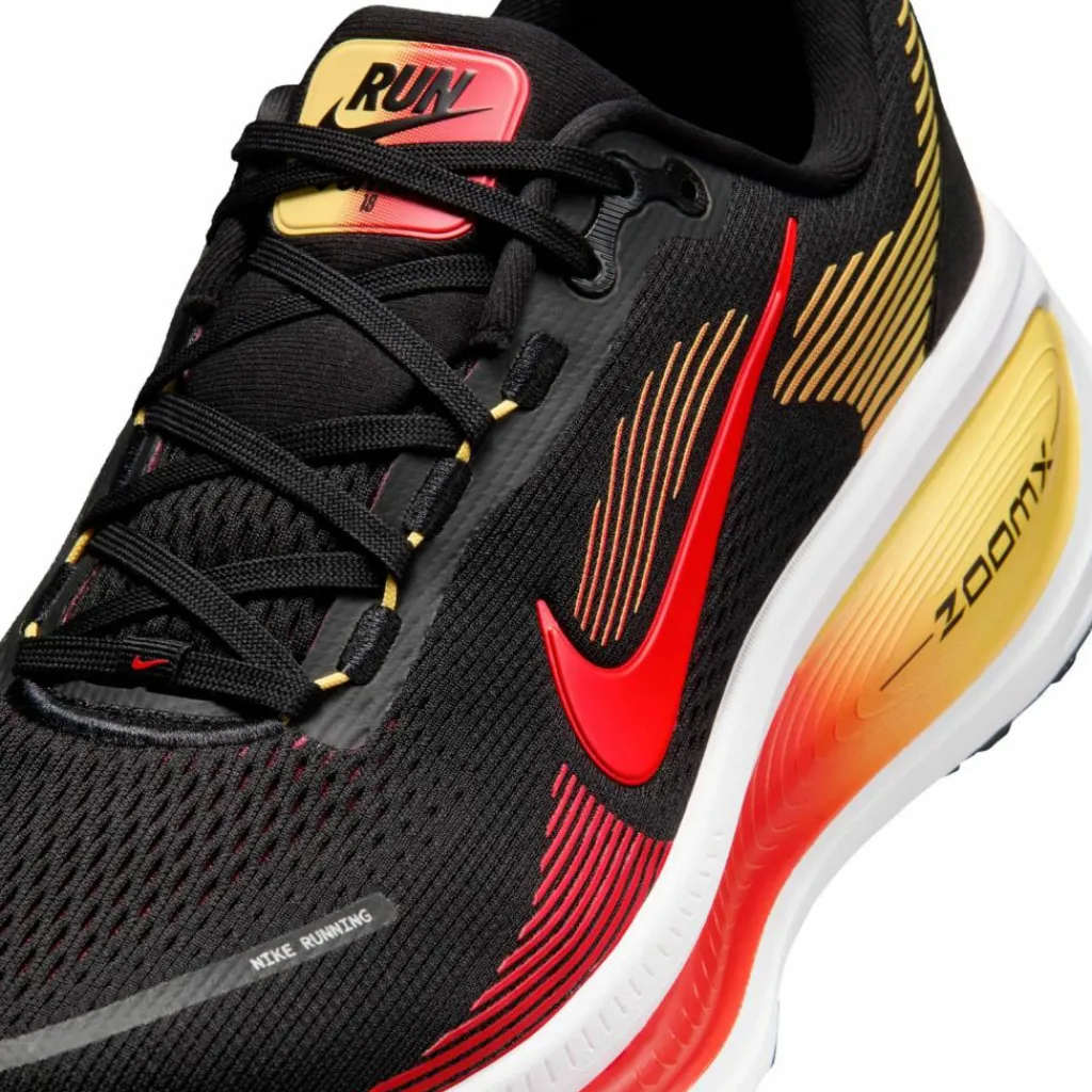 Nike Laufschuhe<· Vomero 18 black-bright crimson-lt crimson