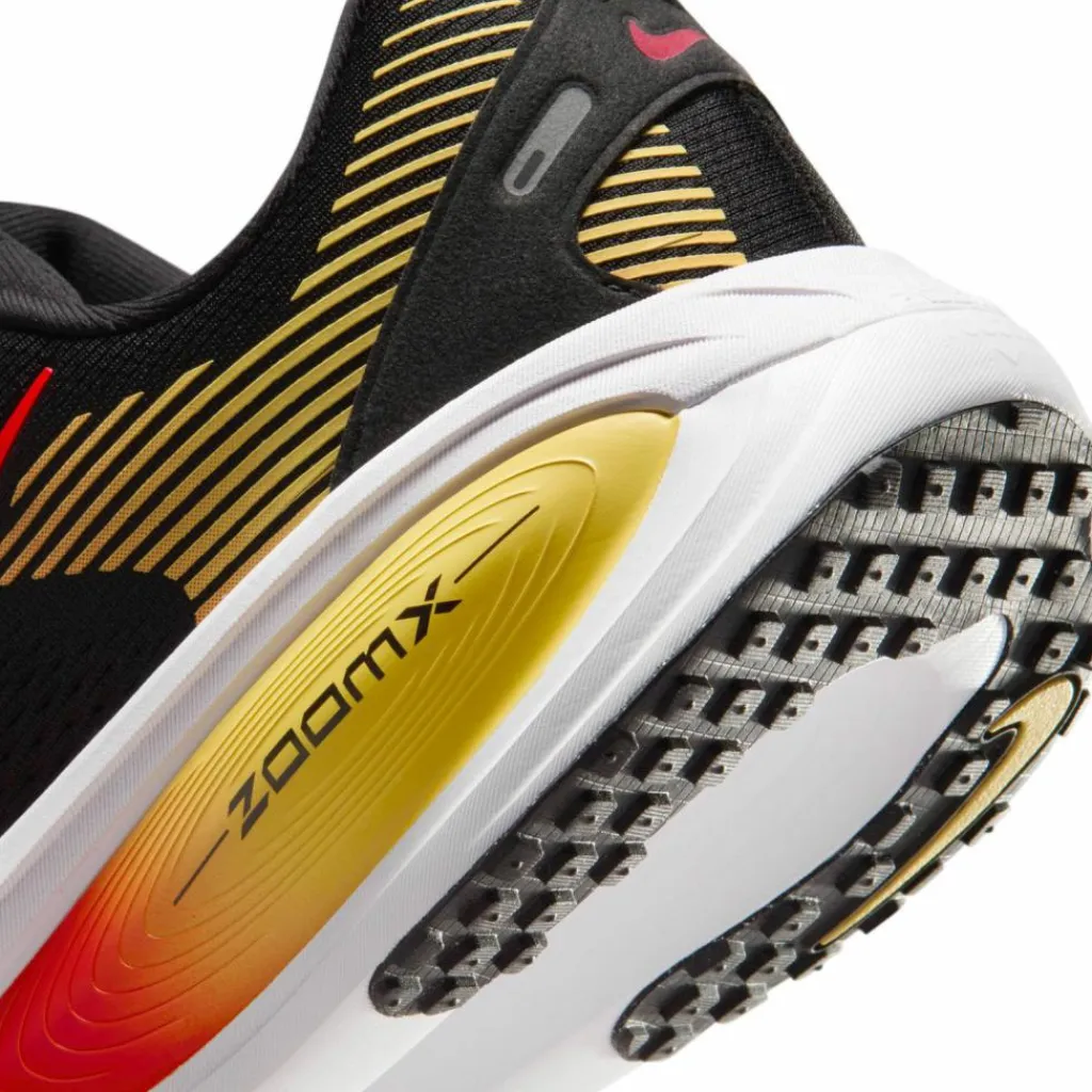 Nike Laufschuhe<· Vomero 18 black-bright crimson-lt crimson