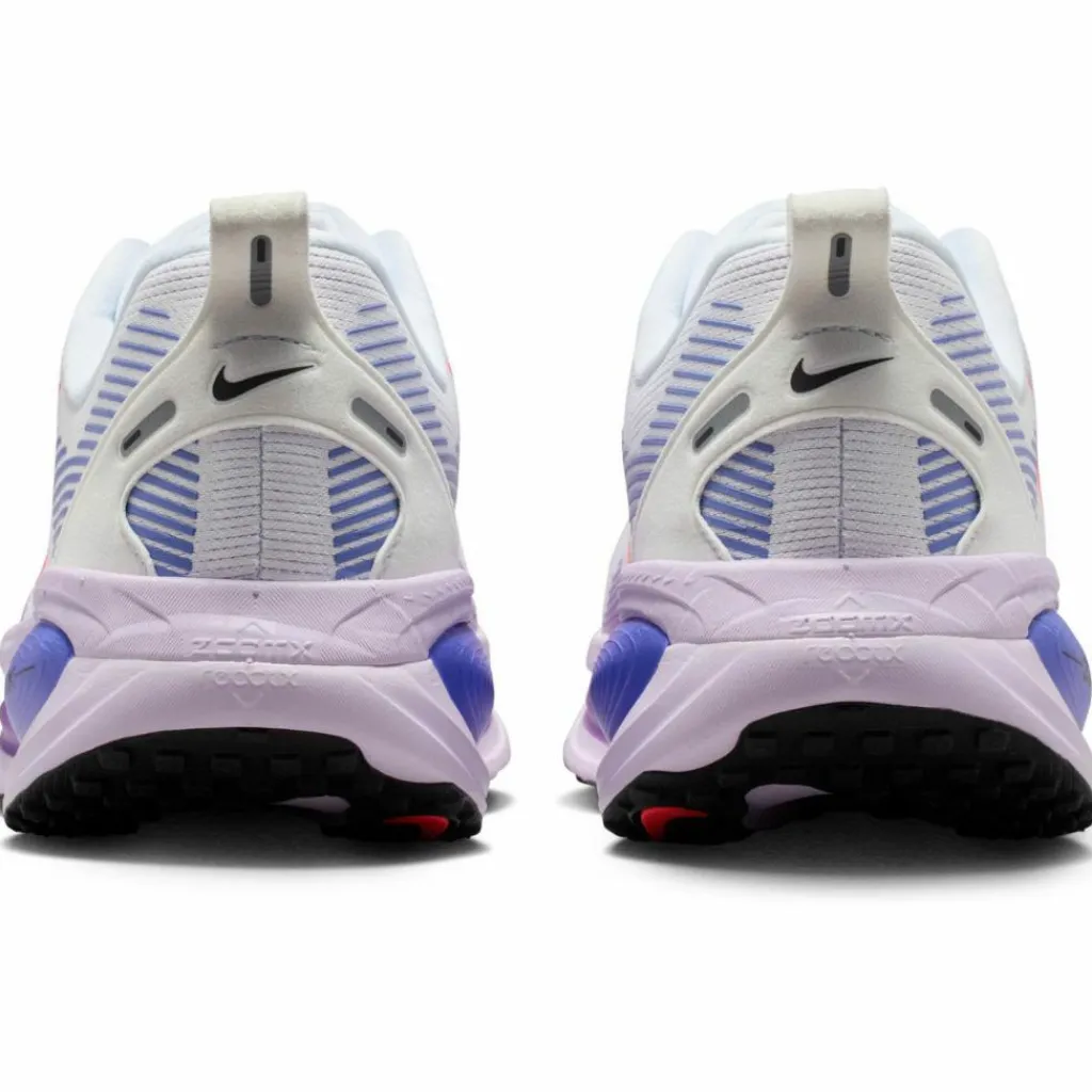 Nike Laufen|Laufen<· VOMERO 18 white-hot lava-violet mist-sapphire
