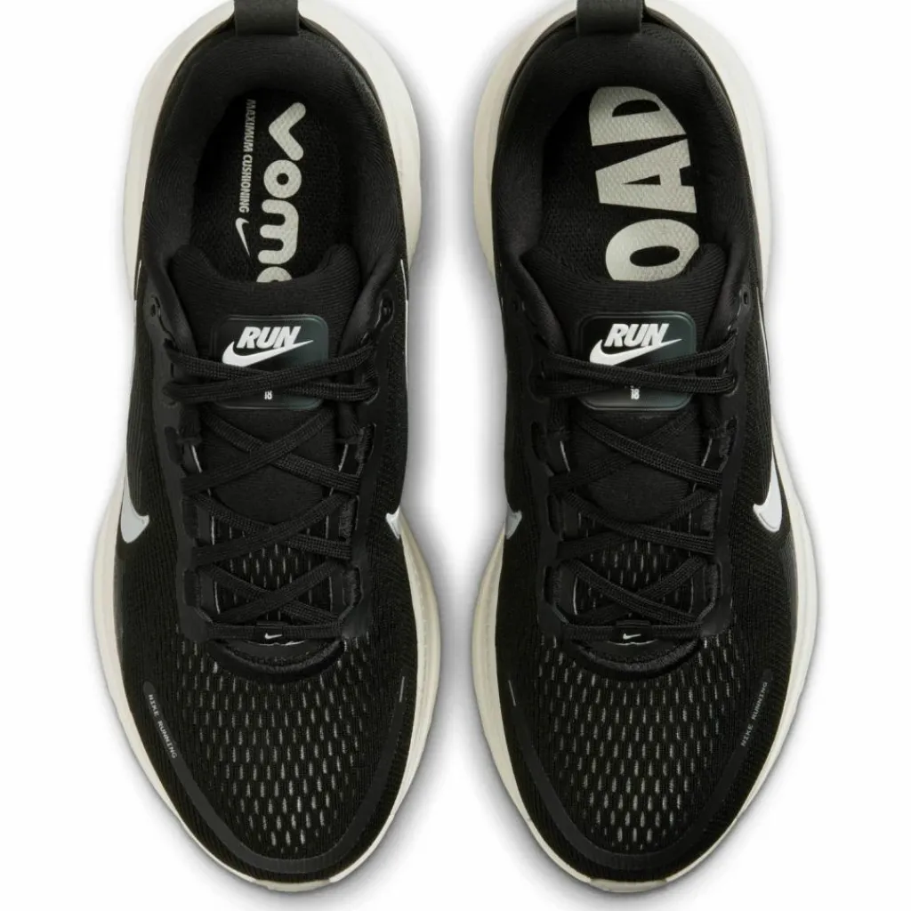 Nike Laufschuhe<· VOMERO 18 black-summit white-coconut milk