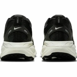 Nike Laufschuhe<· VOMERO 18 black-summit white-coconut milk