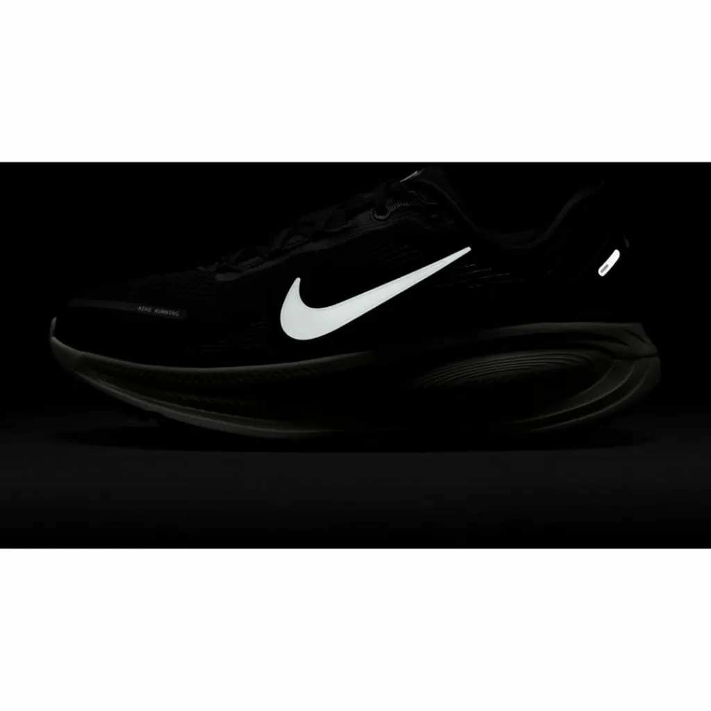Nike Laufschuhe<· VOMERO 18 black-summit white-coconut milk