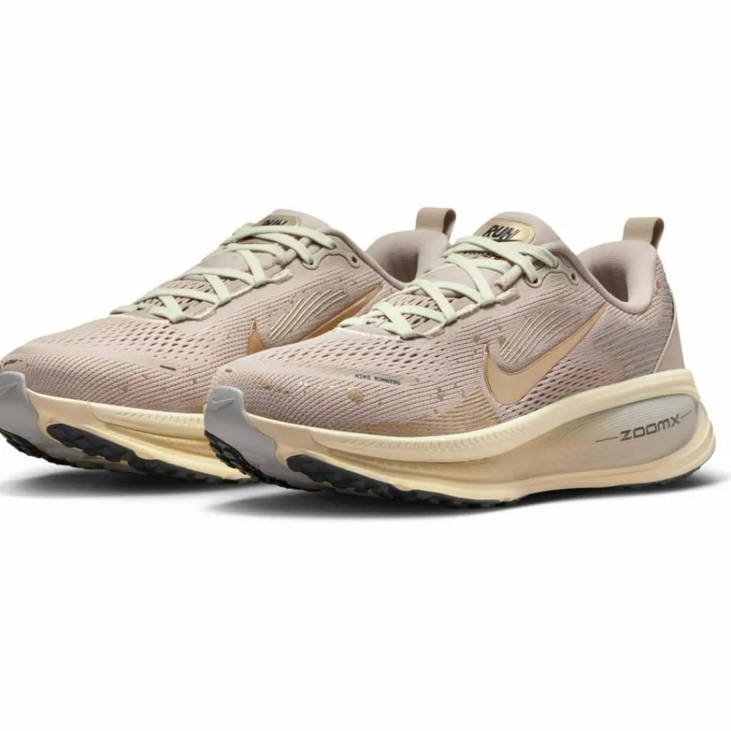 Nike Laufschuhe<· VOMERO 18 SE cream ii-mtlc gold grain-coconut mi