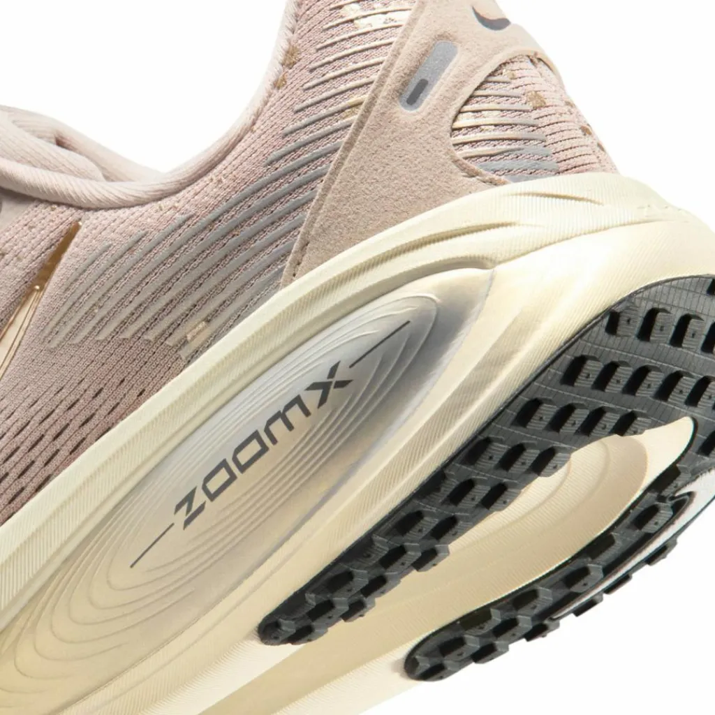 Nike Laufschuhe<· VOMERO 18 SE cream ii-mtlc gold grain-coconut mi