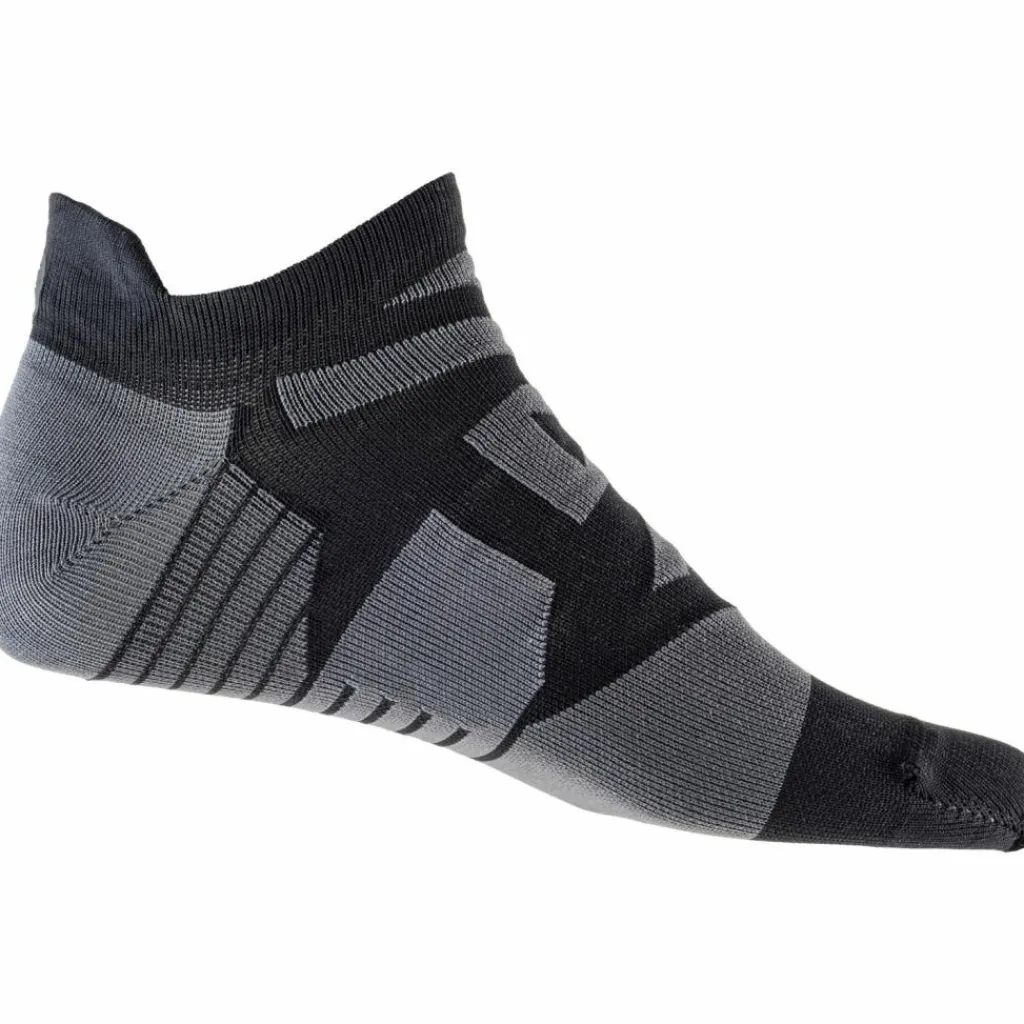 On Socken< black-shadow