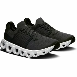 On Laufschuhe<· Cloudswift 4 black-white