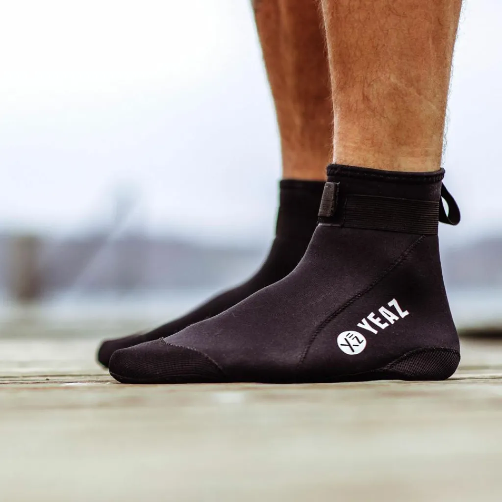 YEAZ Schwimmen|Surfen<· NEOSOCK HIGH Eclipse Black