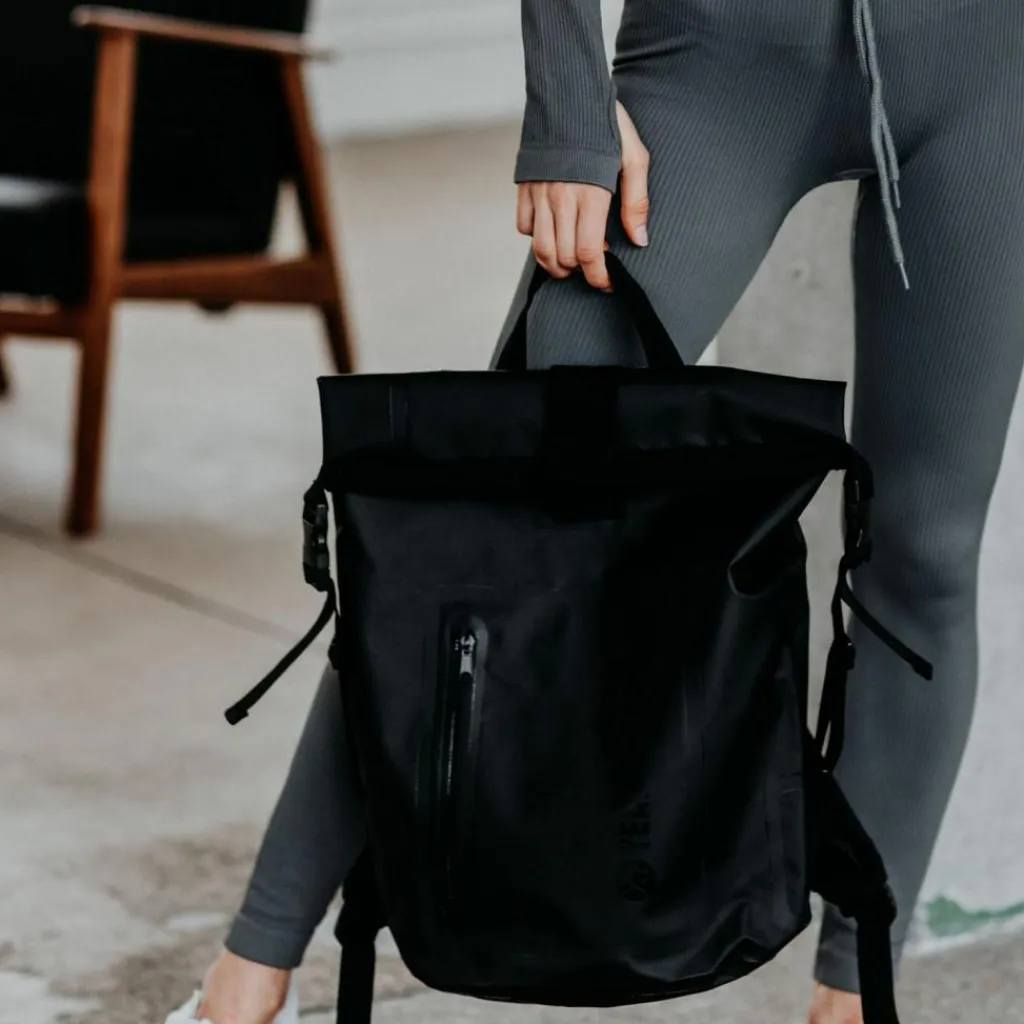 · Wasserfester Rucksack schwarzes Logo Damen Campingzubehör|Campingzubehör